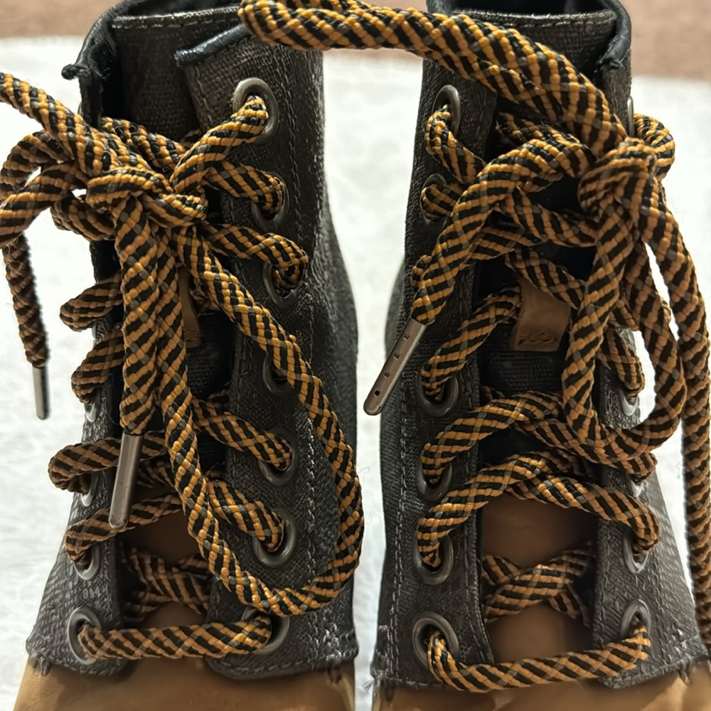 EUC Sorel 1964 Premium Wedge Booties Elk Grey Faux Snakeskin Waterproof Leather - Picture 5 of 9